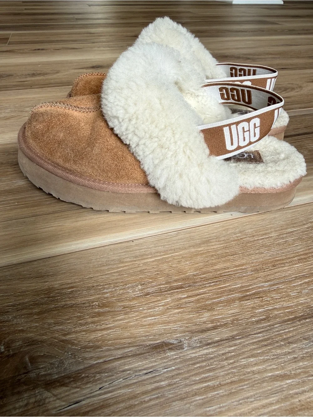 UGG Girls Funkette Slippers Chestnut Size 2K